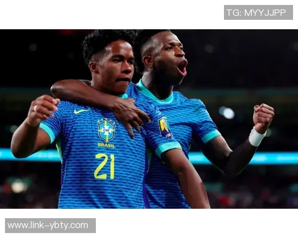 维尼修斯与恩德里克合影送祝福兄弟情深期待你早日归来